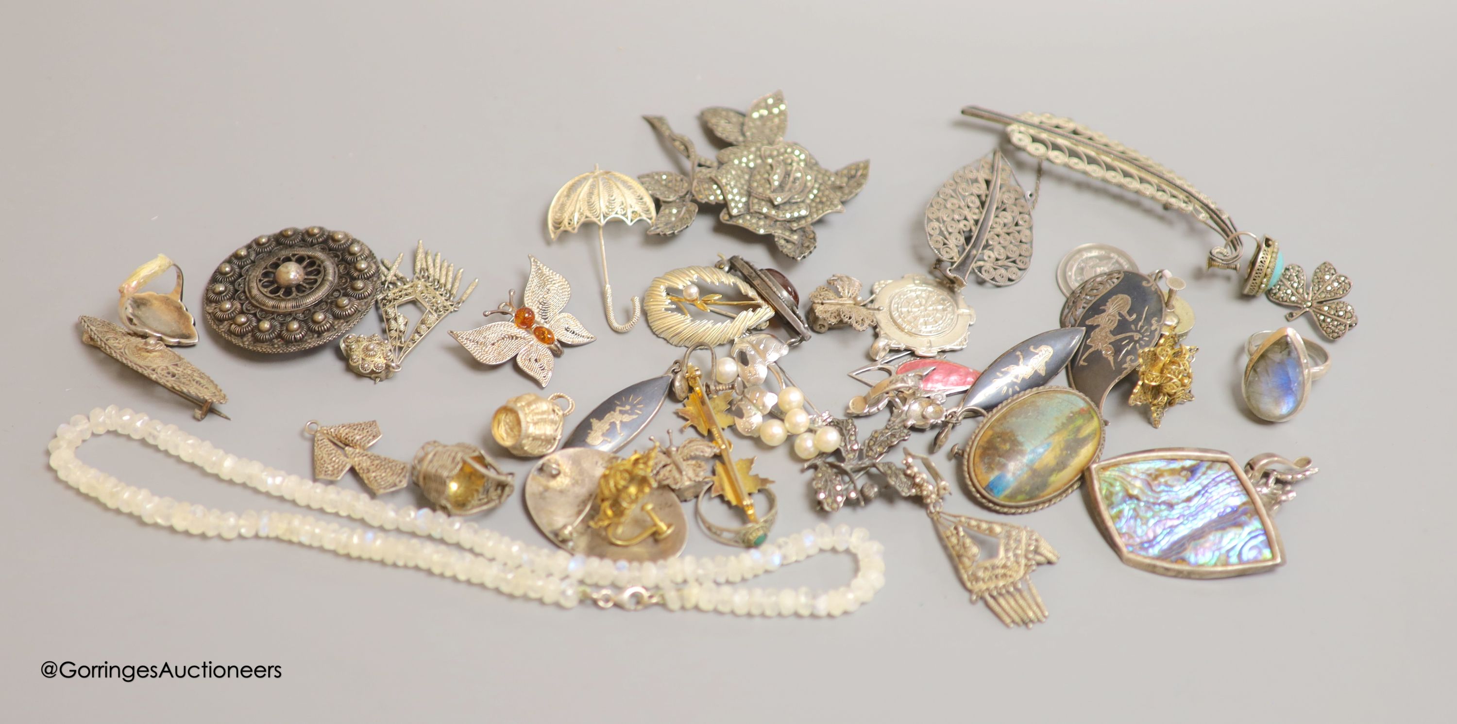A small quantity of assorted jewellery, including costume, silver and white metal.